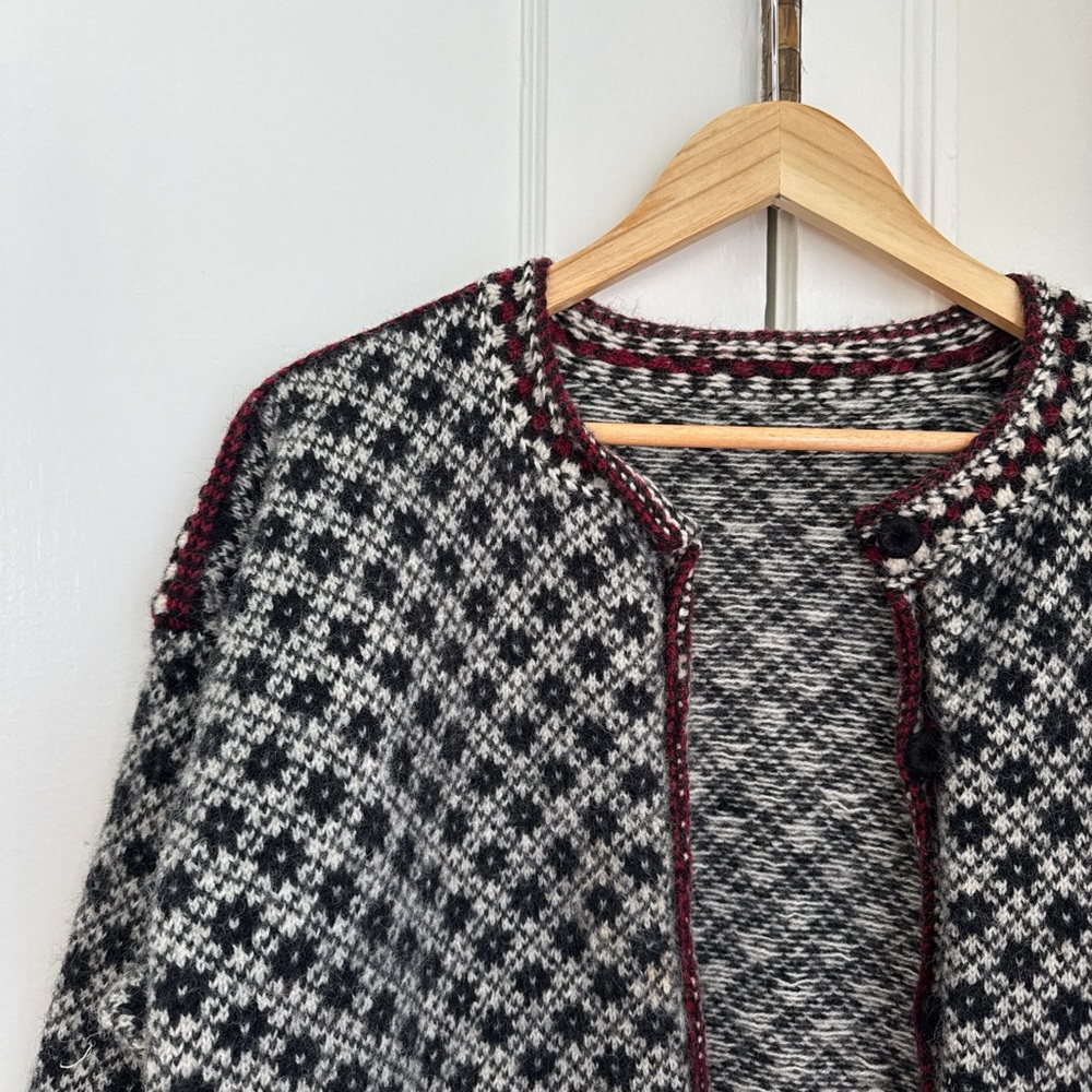 Black and White Patterned Cardigan - Picture 2 of 4